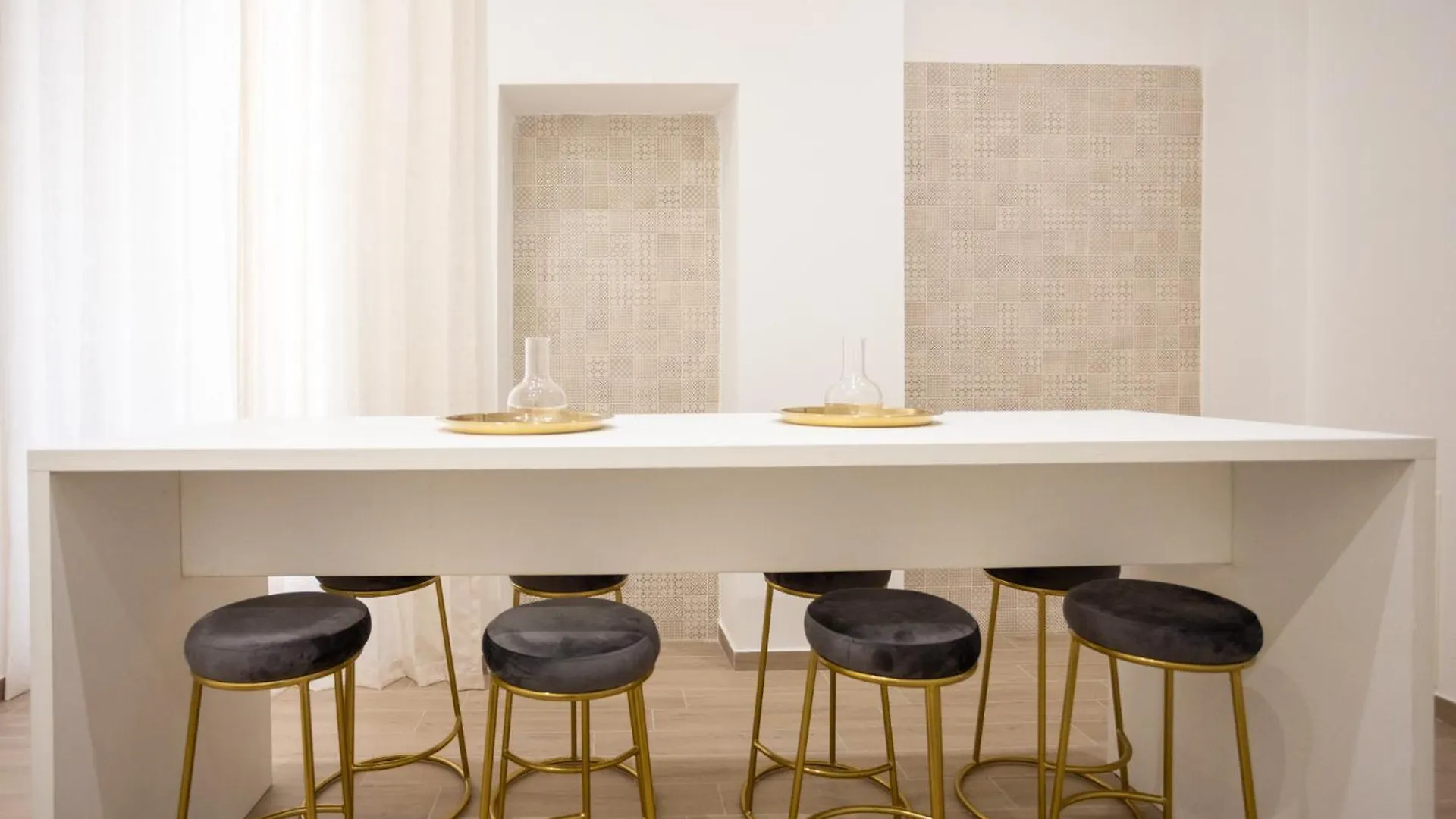 Palazzo Pepe Apartment Naples 0*,  Italy